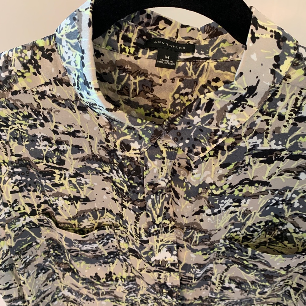 Ann Taylor patterned blouse - Picture 2 of 2